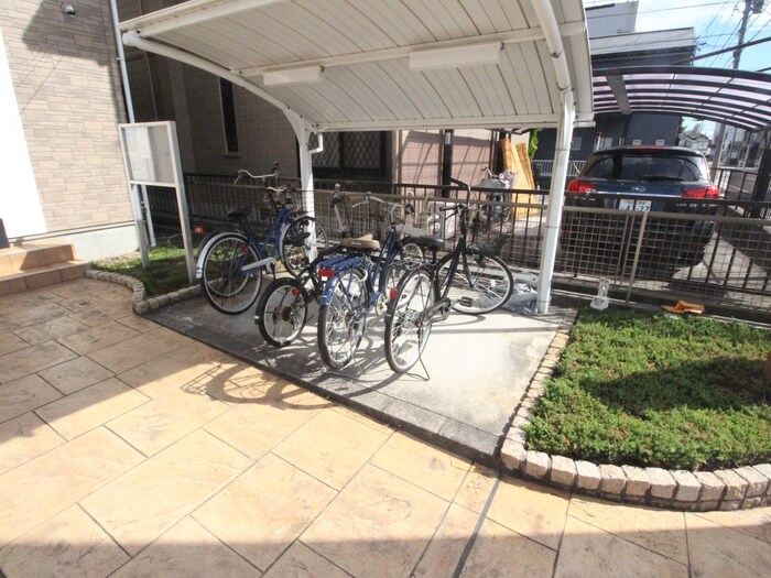 物件外観写真2　(駐輪場)