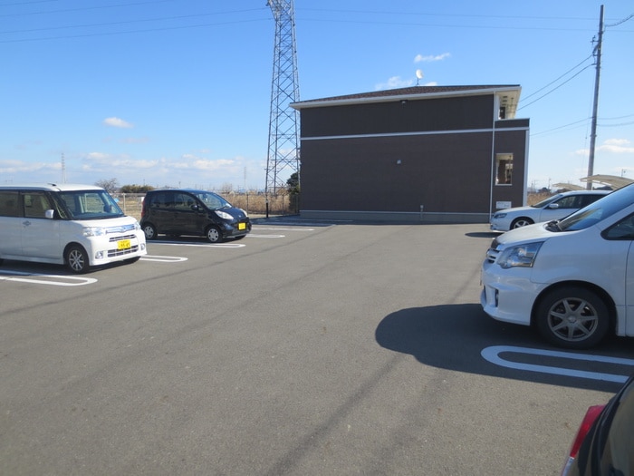 物件外観写真5　(駐車場)
