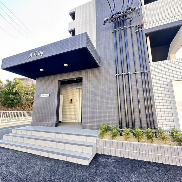 物件外観写真3　(エントランス部分)