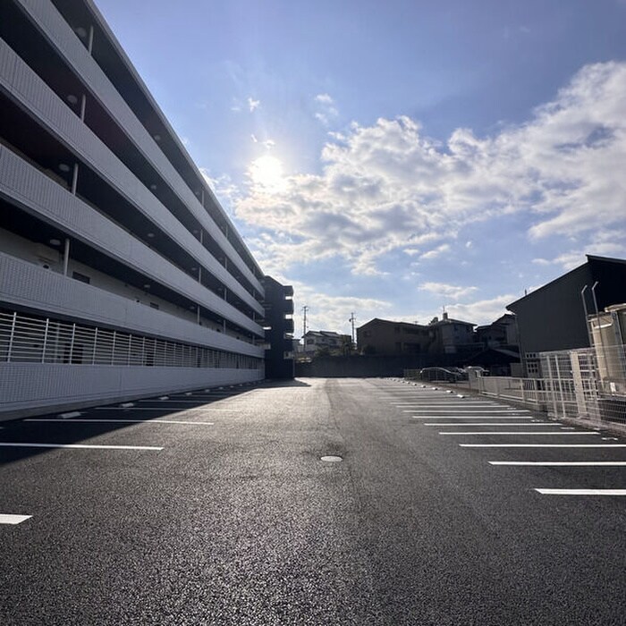 物件外観写真6　(駐車場)