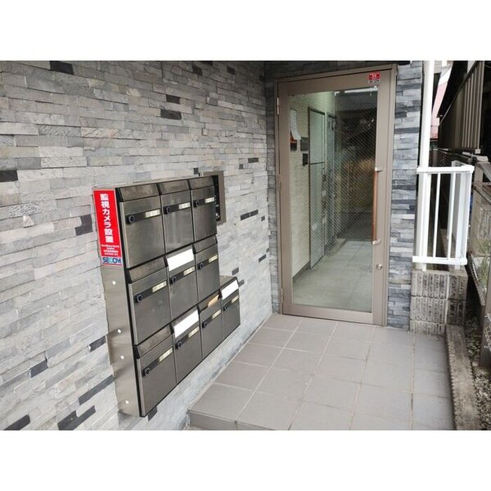 物件外観写真4　(エントランス部分)