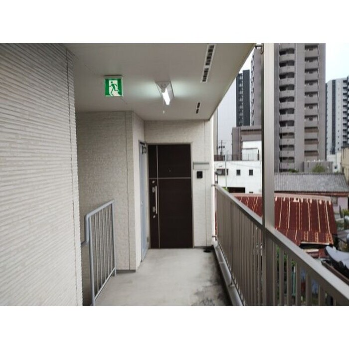 物件外観写真5　(エントランス部分)