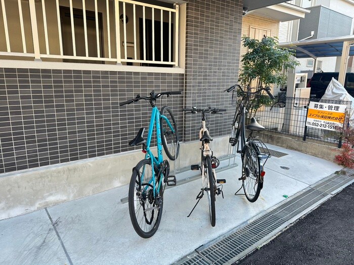 物件外観写真3　(駐輪場)