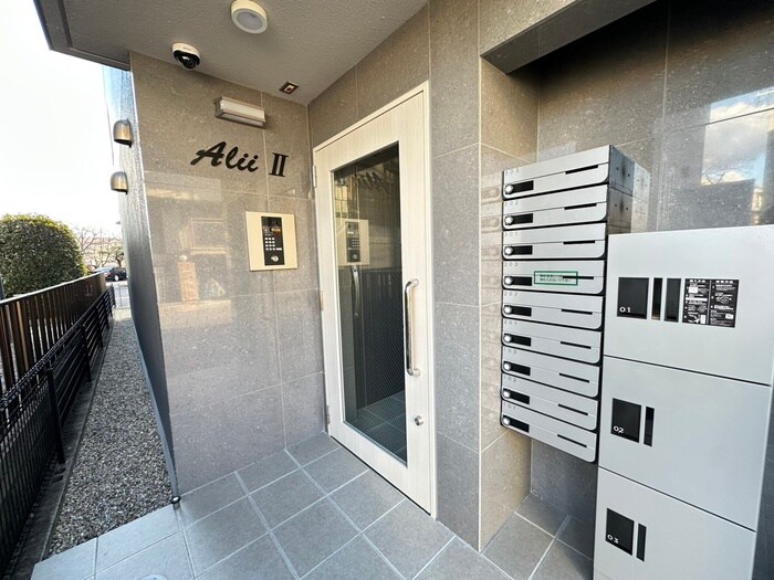 物件外観写真5　(エントランス部分)