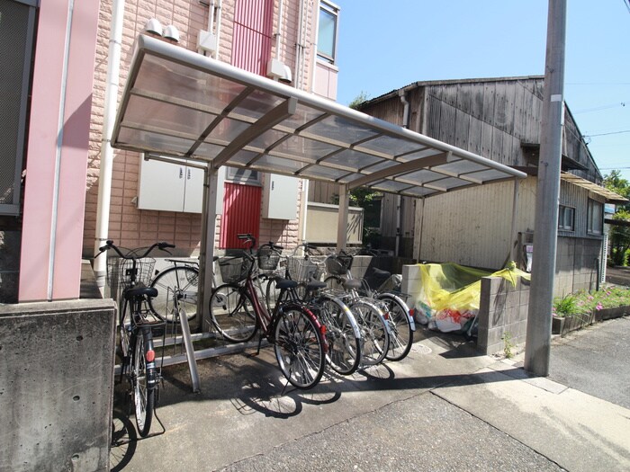 物件外観写真5　(駐輪場)