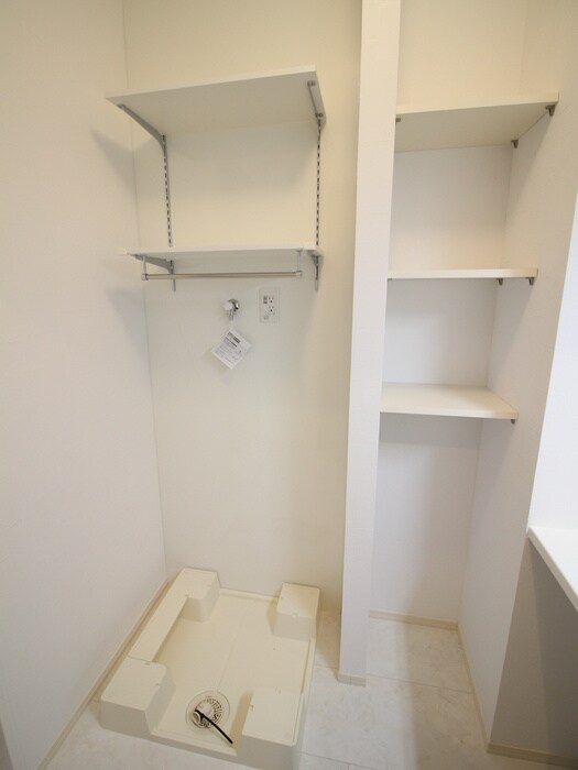 物件内観写真12　(洗濯機置場)