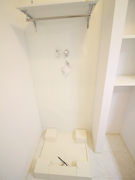 物件内観写真12　(洗濯機置場)