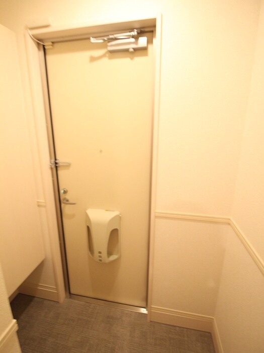 物件内観写真17　(玄関)