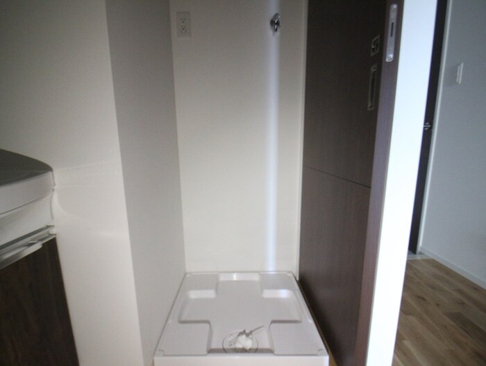 物件内観写真13　(洗濯機置場)