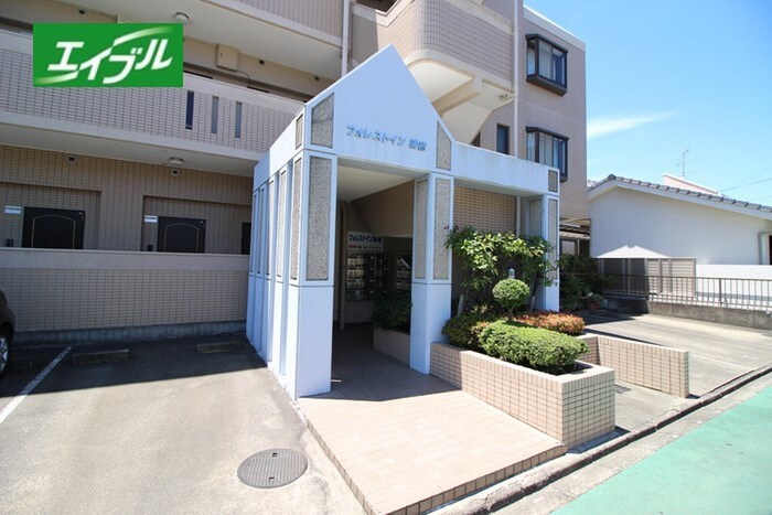 物件外観写真2　(エントランス部分)