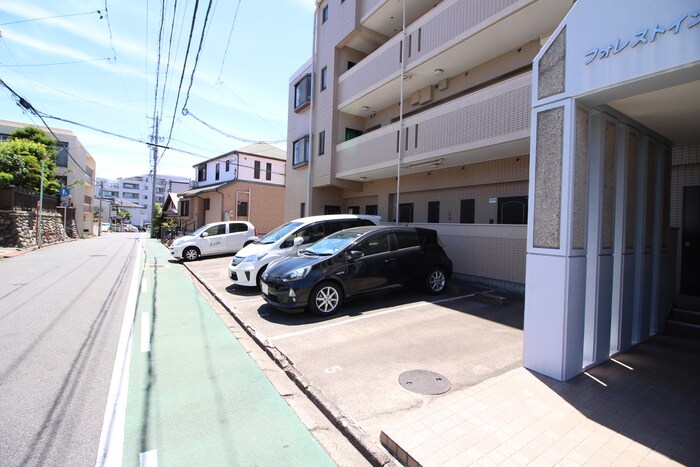 物件外観写真4　(駐車場)