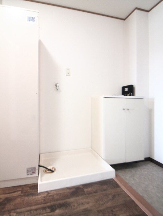 物件内観写真11　(洗濯機置場)