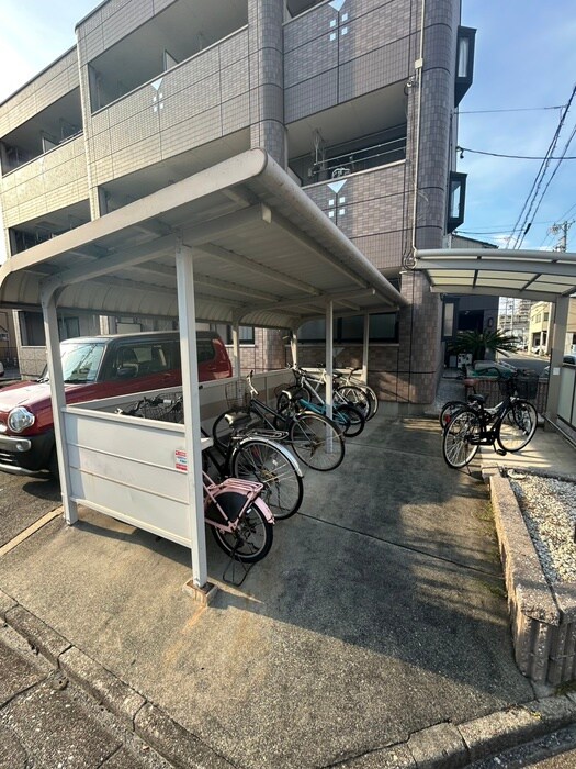 物件外観写真5　(駐輪場)