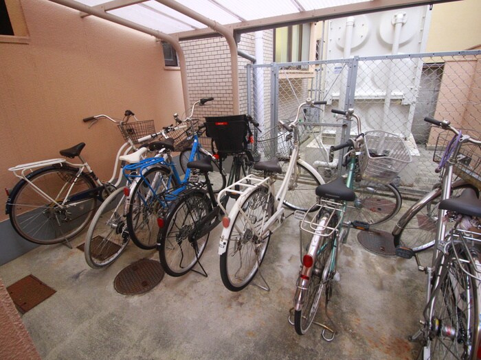 物件外観写真2　(駐輪場)