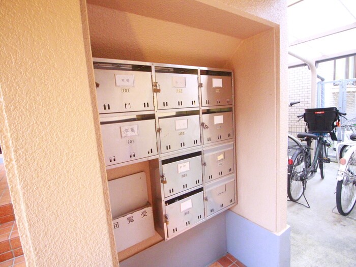 物件外観写真5　(エントランス部分)