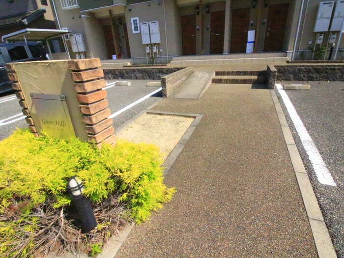 物件外観写真3　(エントランス部分)