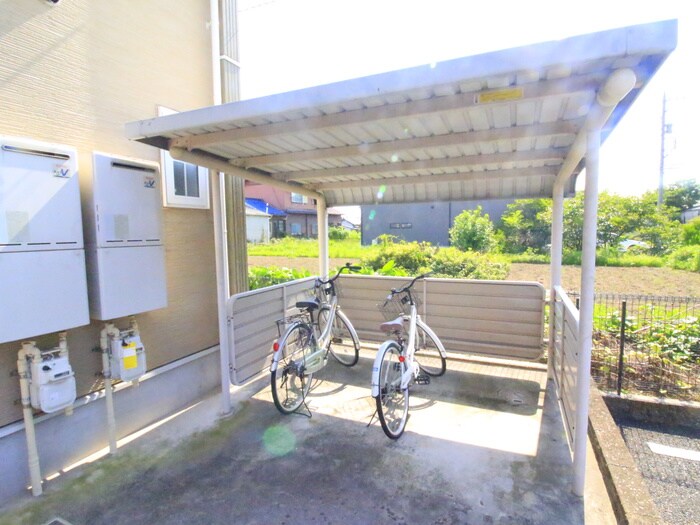 物件外観写真5　(駐輪場)