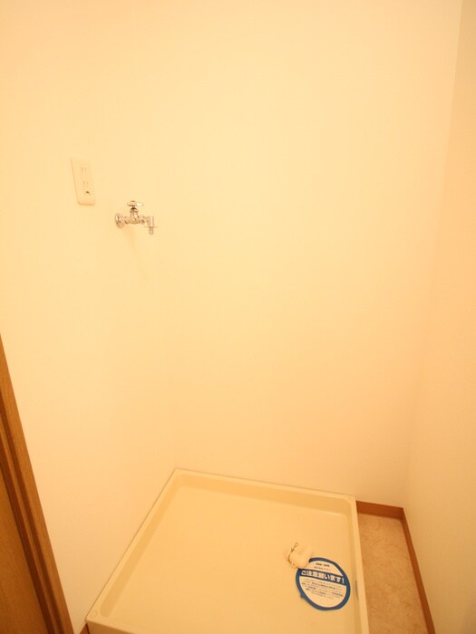 物件内観写真14　(洗濯機置場)