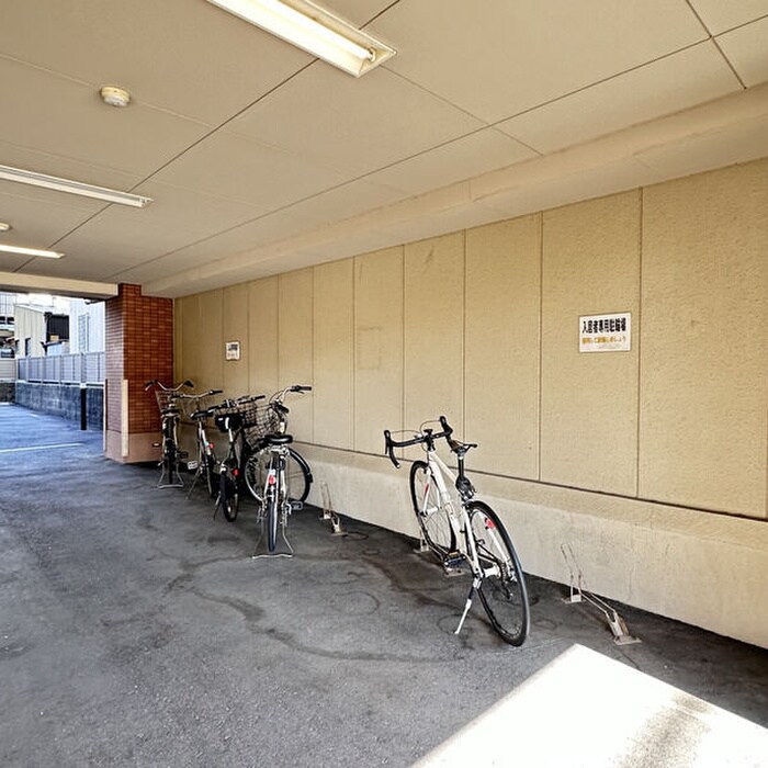 物件外観写真5　(駐輪場)