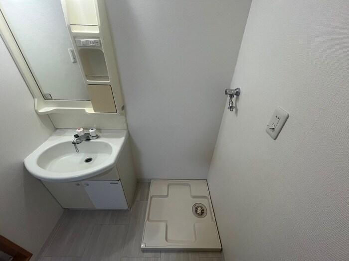 物件内観写真17　(洗濯機置場)