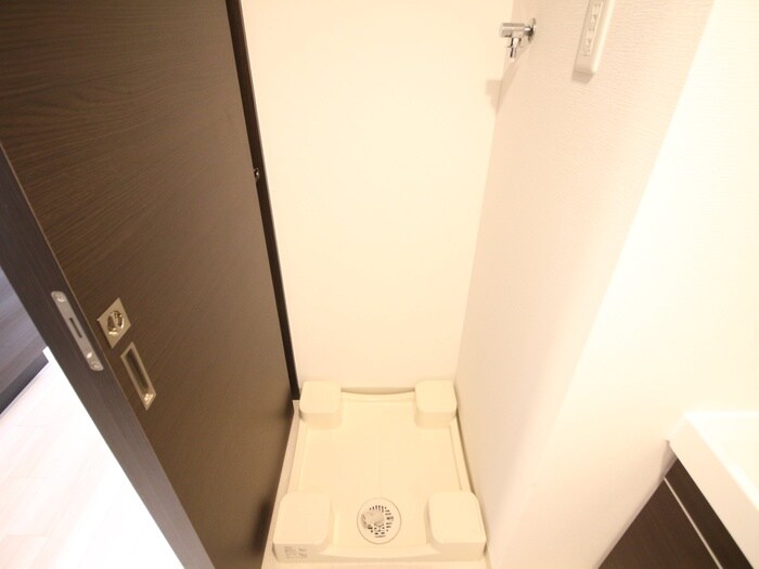 物件内観写真12　(洗濯機置場)