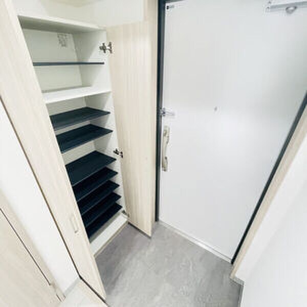 物件内観写真13　(玄関)