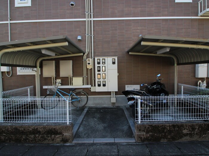物件外観写真5　(駐輪場)