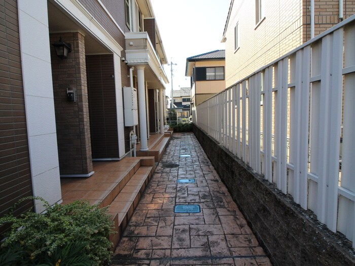 物件外観写真6　(エントランス部分)