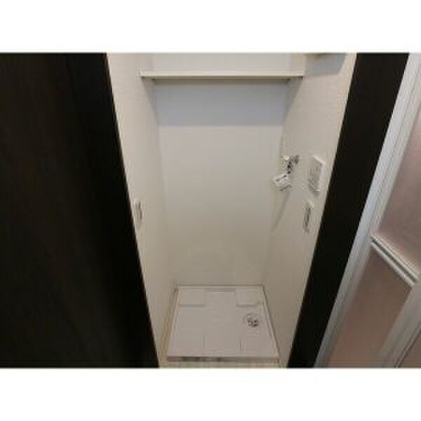 物件内観写真11　(洗濯機置場)