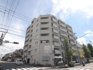 ライオンビル外観写真