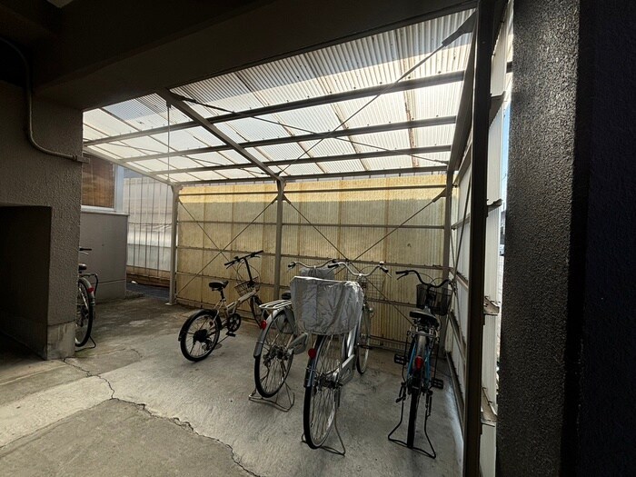 物件外観写真4　(駐輪場)