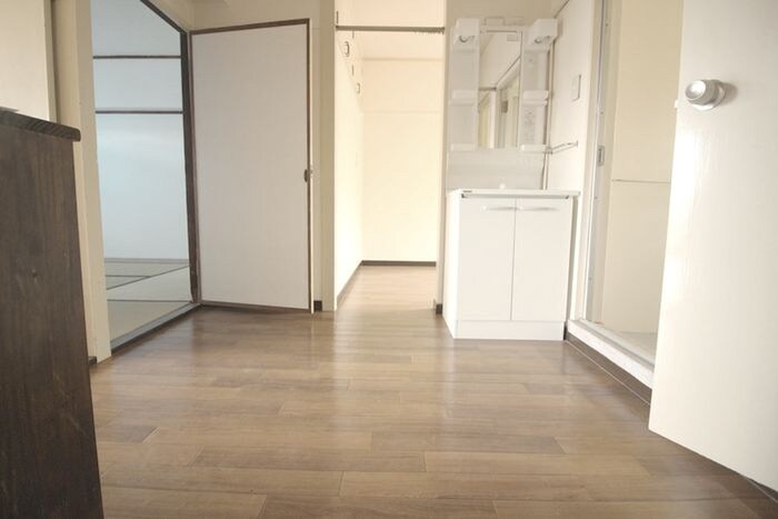 物件内観写真16　(玄関)