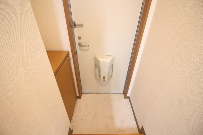 物件内観写真7　(玄関)