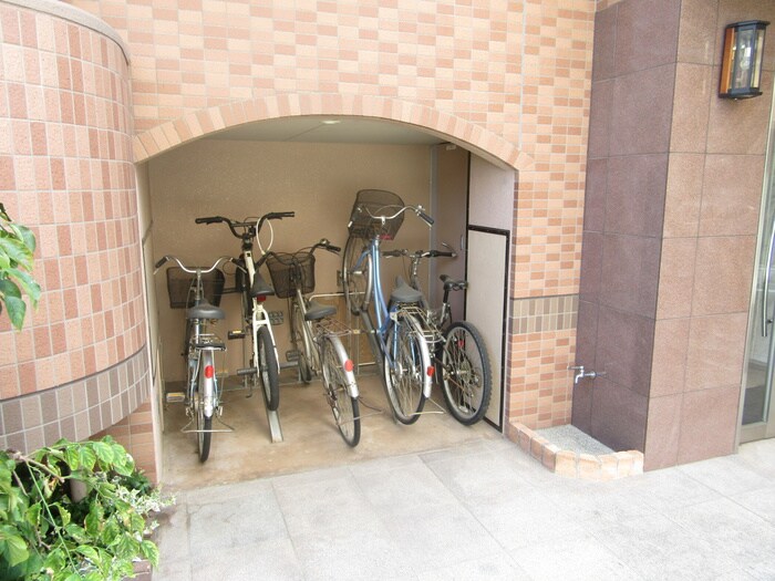 物件外観写真3　(駐輪場)