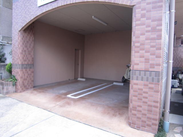 物件外観写真4　(駐車場)