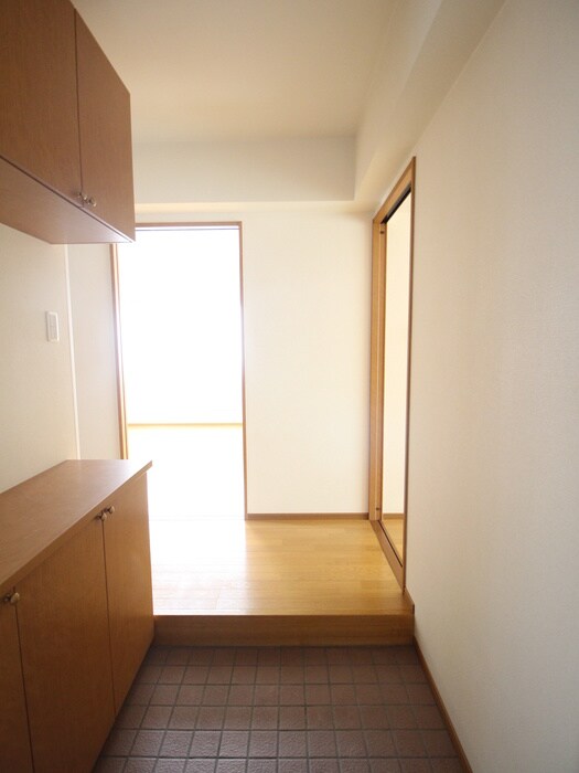 物件内観写真14　(玄関)