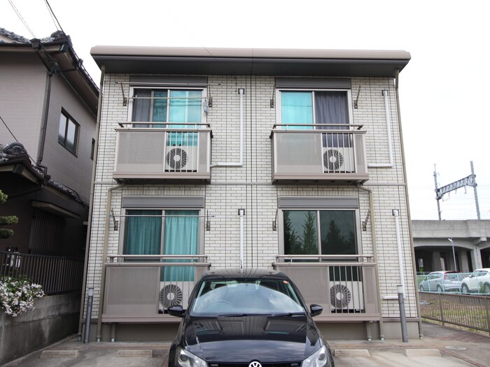 物件外観写真2　(駐車場)