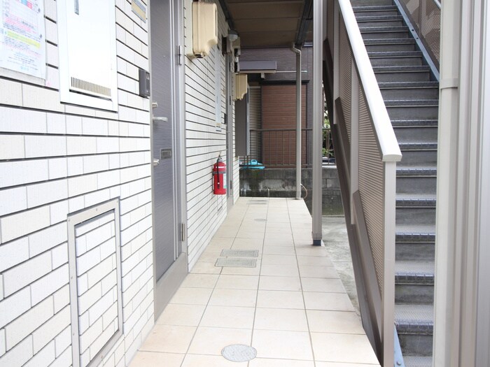 物件外観写真5　(エントランス部分)