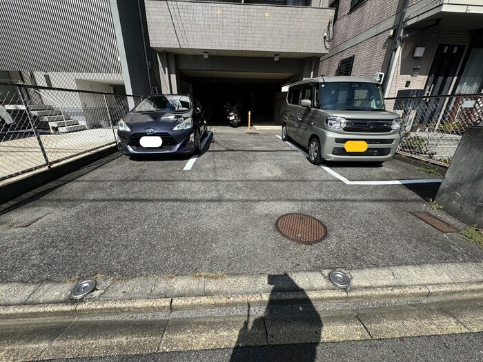 物件外観写真2　(駐車場)