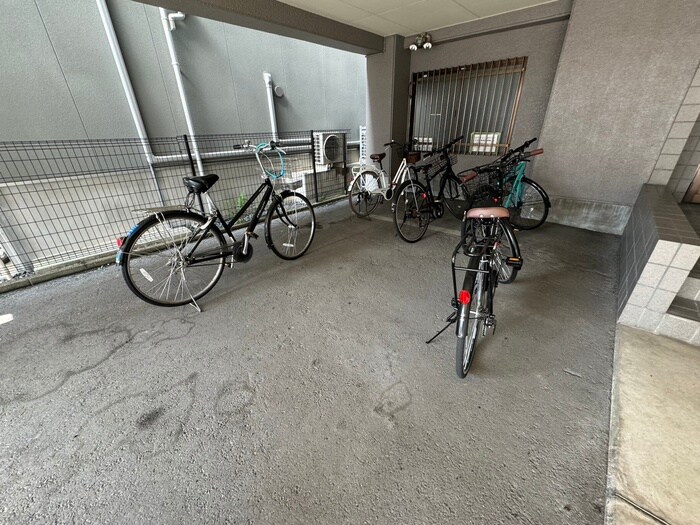 物件外観写真3　(駐輪場)
