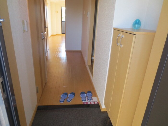 物件内観写真13　(玄関)