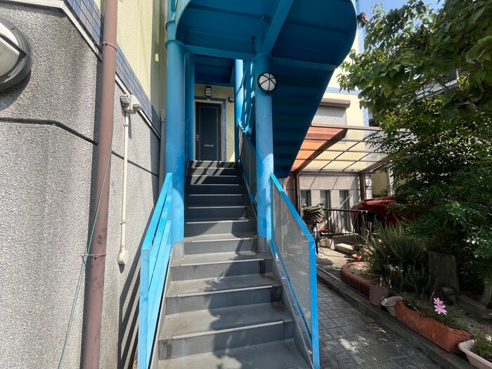 物件外観写真3　(エントランス部分)