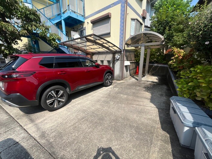 物件外観写真5　(駐車場)