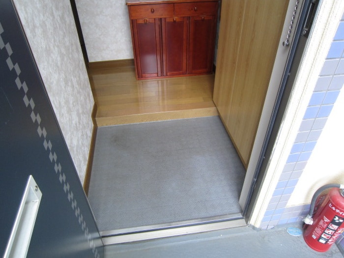 物件内観写真16　(玄関)