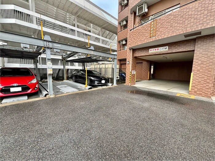 物件外観写真4　(駐車場)