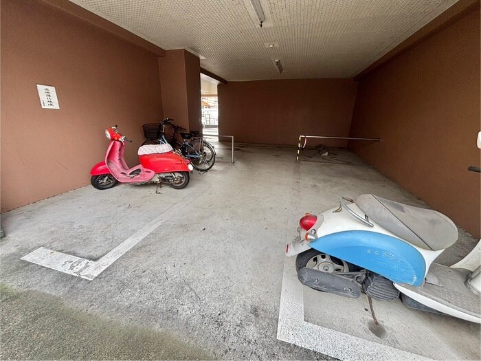 物件外観写真5　(駐輪場)
