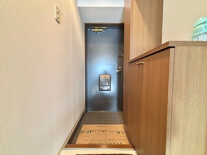 物件内観写真16　(玄関)