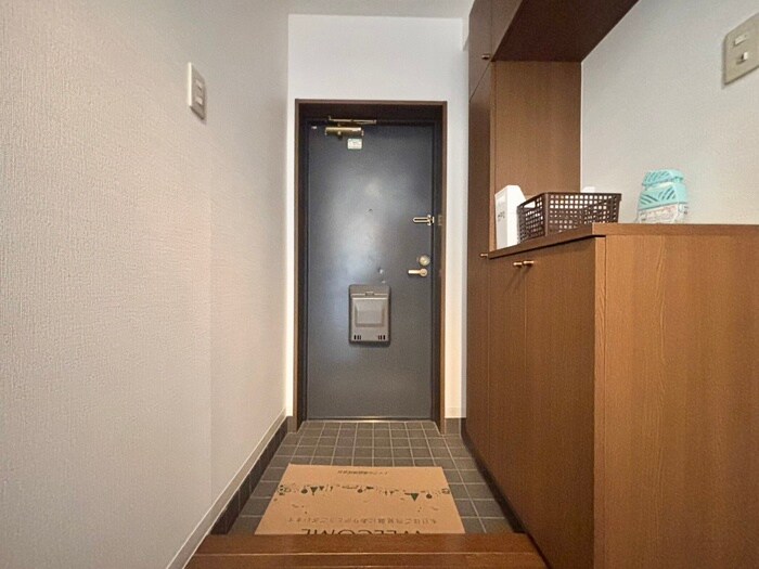 物件内観写真16　(玄関)