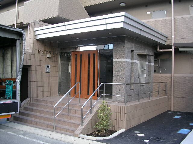 物件外観写真3　(エントランス部分)