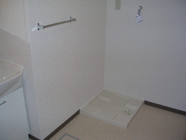 物件内観写真13　(洗濯機置場)